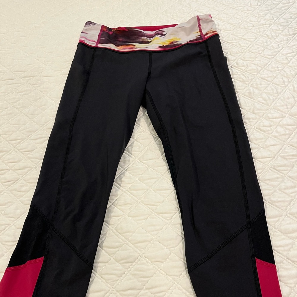 Lululemon black capris. Sz 6. Colorful waistband with matching design at Ends.